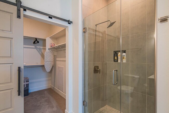 Building Photo - 15501 N Dial Blvd