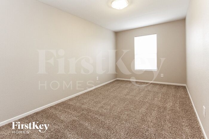Building Photo - 8715 Hosta Way