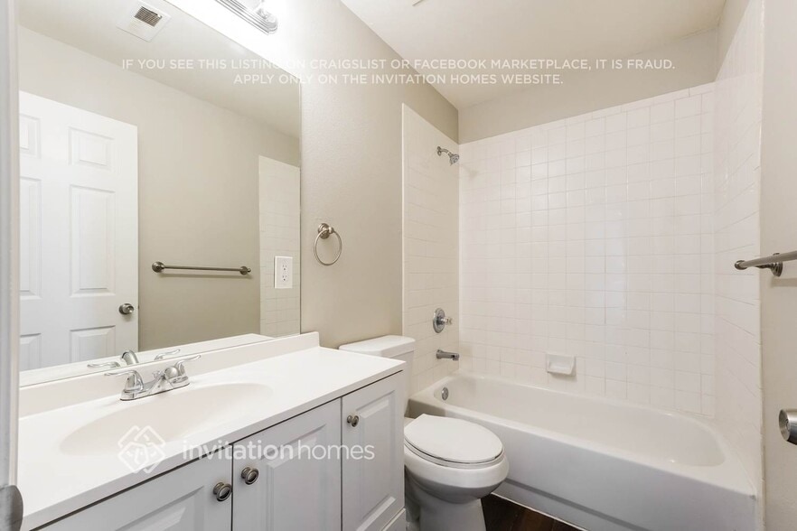 Building Photo - 882 Rancher Dr