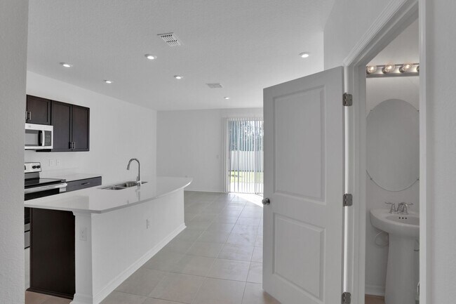 Building Photo - 3/2.5 Townhome in Annie's Walk! 3D Virtual Tour Inside!