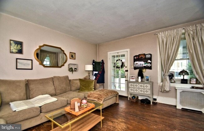 Building Photo - 19 E Germantown Pike