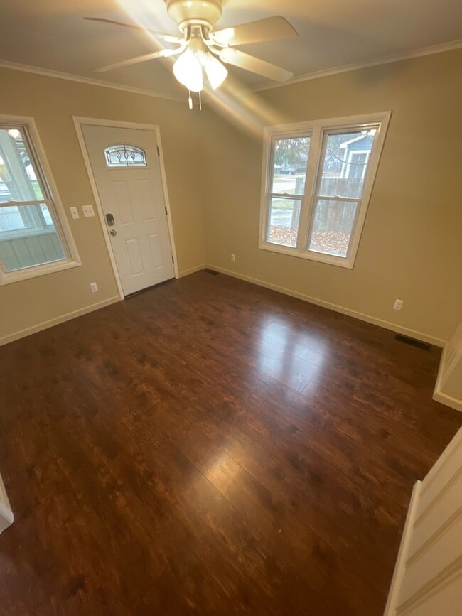 Building Photo - Charming 2 Bedroom Home - Move in Ready