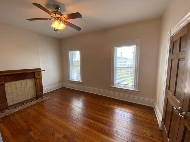 Building Photo - Kerr St 694-696 GW2