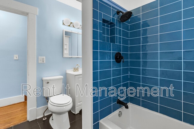 Building Photo - 3228 Fontenelle Blvd