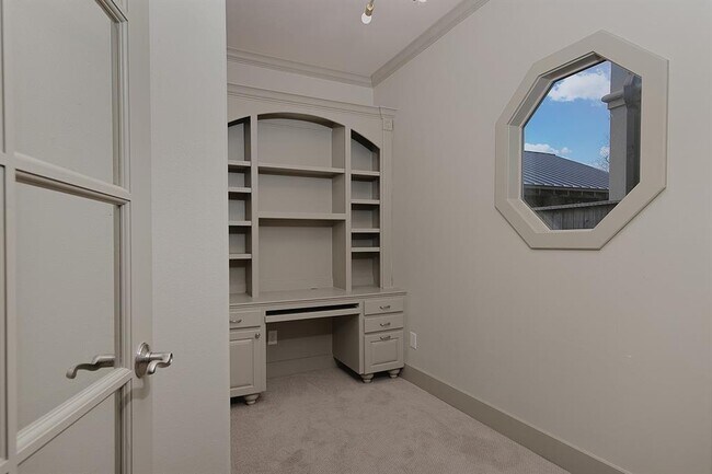 Building Photo - 514 Cortlandt St