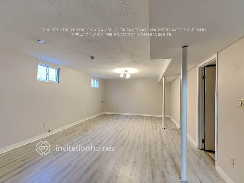 Building Photo - 1284 Ember St