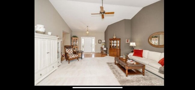 Building Photo - 4822 Sarah Dr