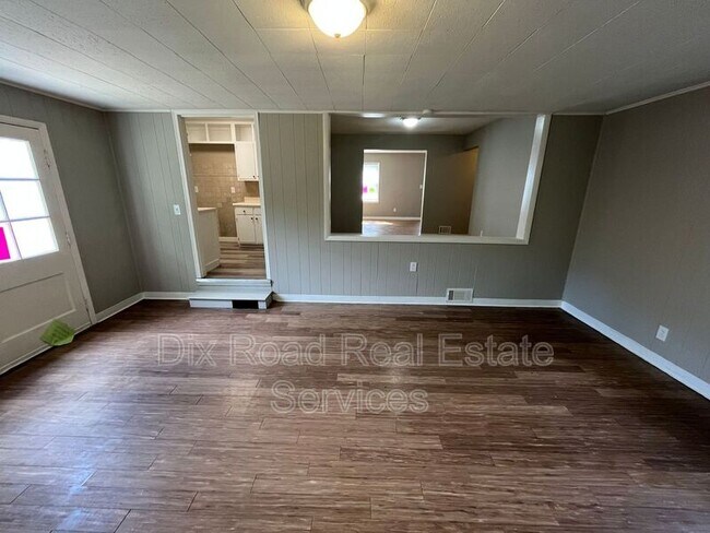 Building Photo - 609 Gladys Dr