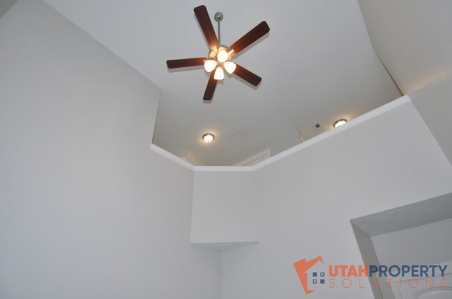 Building Photo - 13012 S Oberon Ln