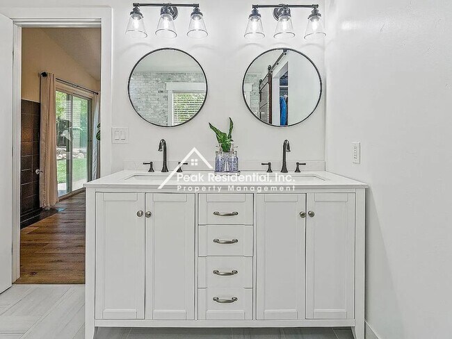 Building Photo - Updated 4bd/2ba Folsom Home with 3 Car Gar...