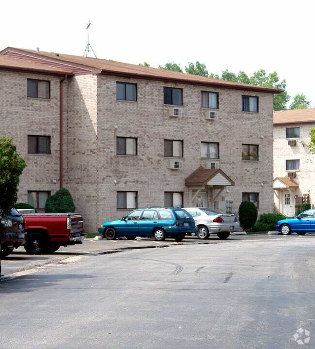 Building Photo - Fox Cove