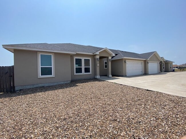 Building Photo - DCR642