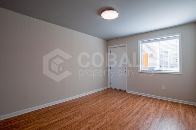 Building Photo - 271 Glen Iris Dr NE