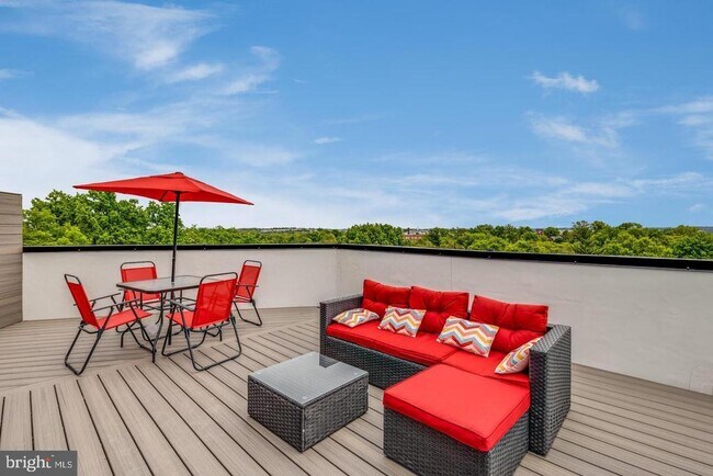 Building Photo - 1617 Rhode Island Ave NE