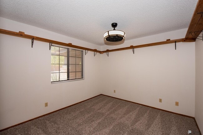 Building Photo - 3460 E Sombra Ln