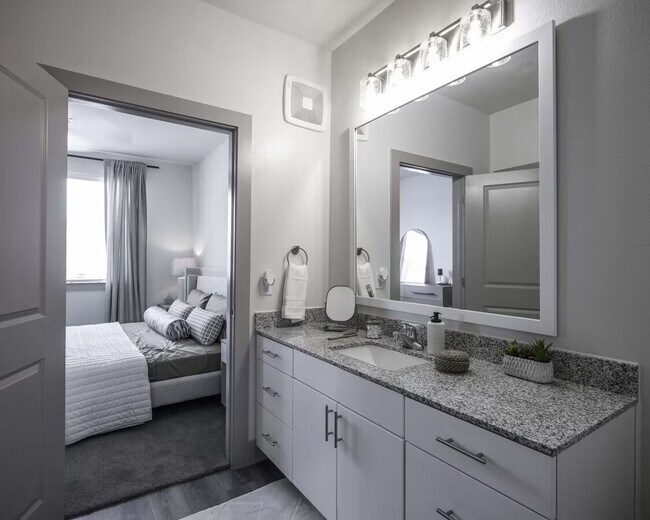 Building Photo - Comfort & Style in Houston — Special Offer...