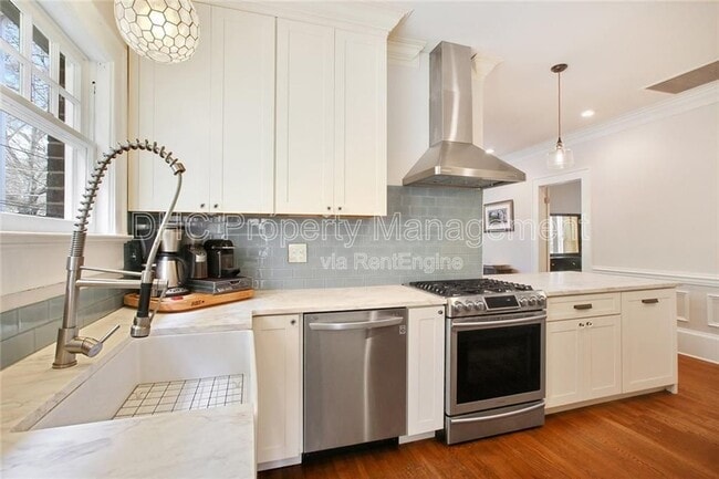 Building Photo - 939 Euclid Ave NE