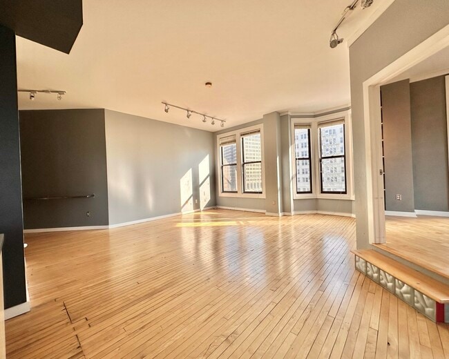 Building Photo - 108 W Wells St