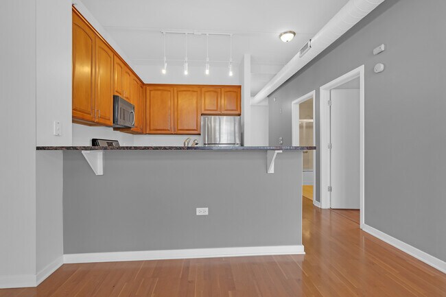 Building Photo - 647 Metropolitan Way