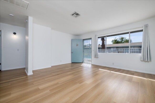 Building Photo - 44440 Acacia Dr