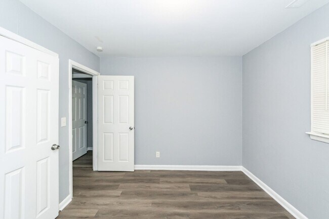 Building Photo - 2914 Charlene Dr