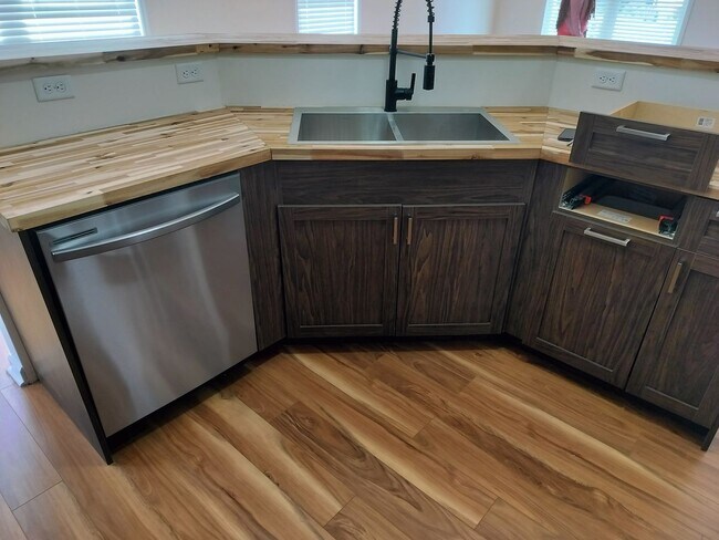 Building Photo - Lumberton Star