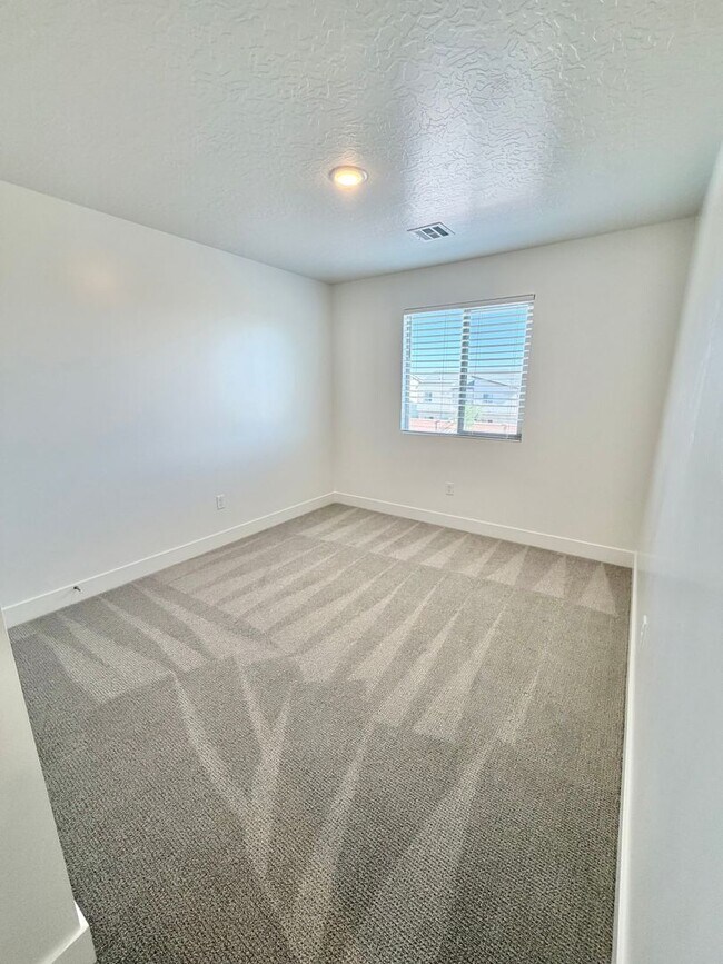 Building Photo - 2375 E Luciano Ln