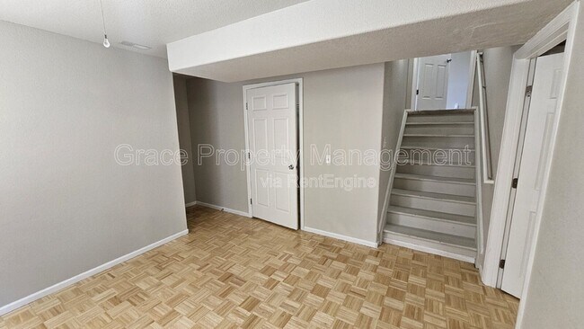 Building Photo - 325 W 116th Ave