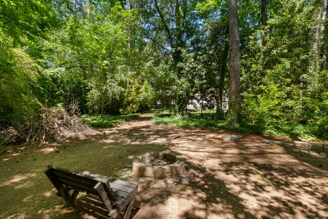 Building Photo - 4470 Chatworth Ct NE