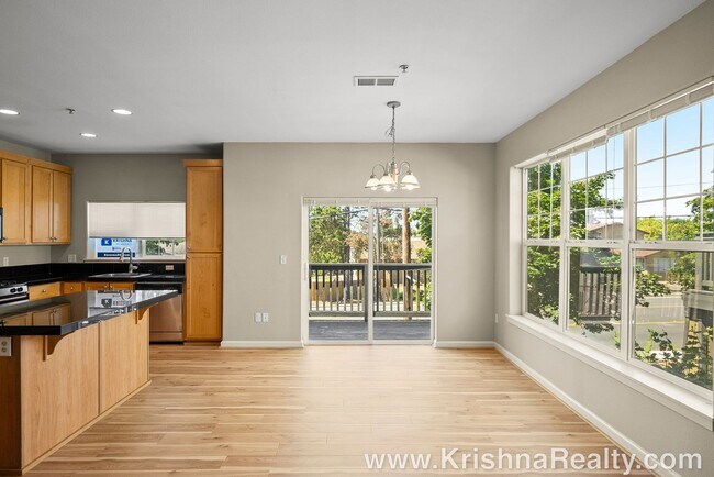 Building Photo - Spectacular 3BD* 2.5 BA* Condo*by Nike Wor...