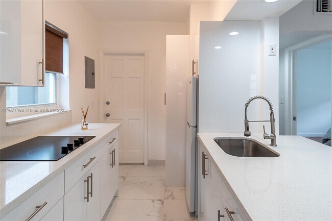 Building Photo - 1205 Marseille Dr