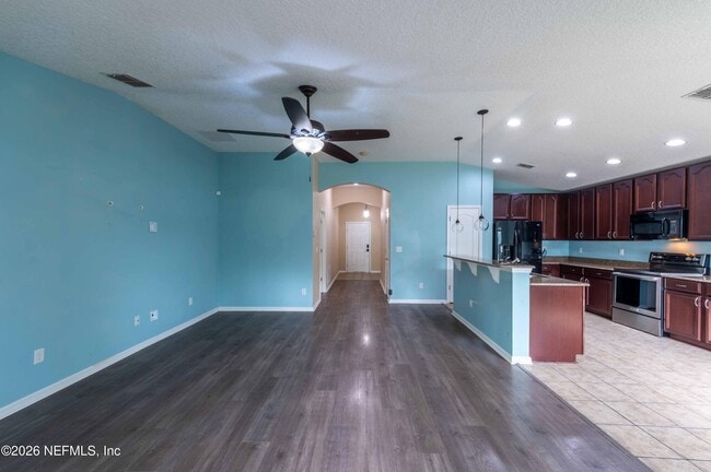 Building Photo - 4667 Pine Lake Dr