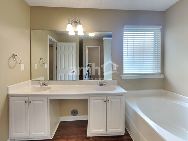 Building Photo - 182 Bonnie Woods Dr