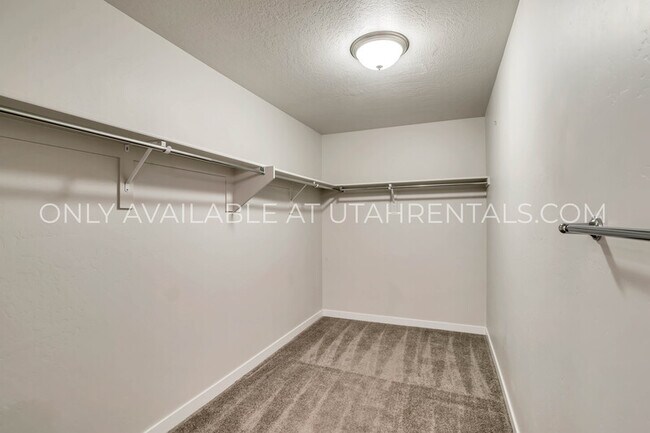 Building Photo - 5002 N Marble Fox Way