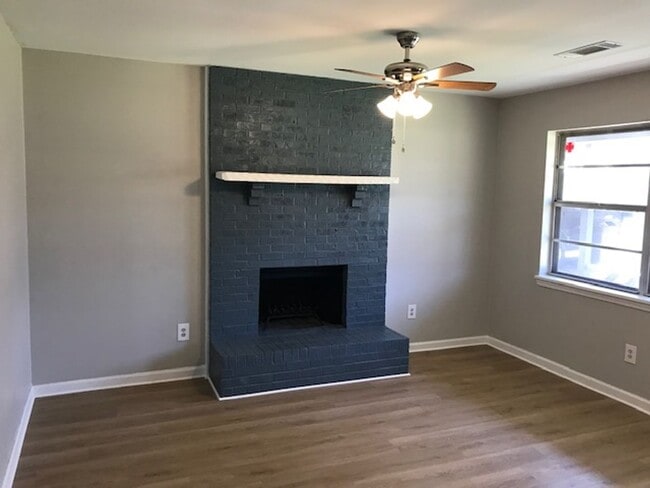 Building Photo - Nice Benton Home