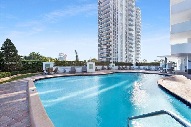 Building Photo - 2715 N Ocean Blvd