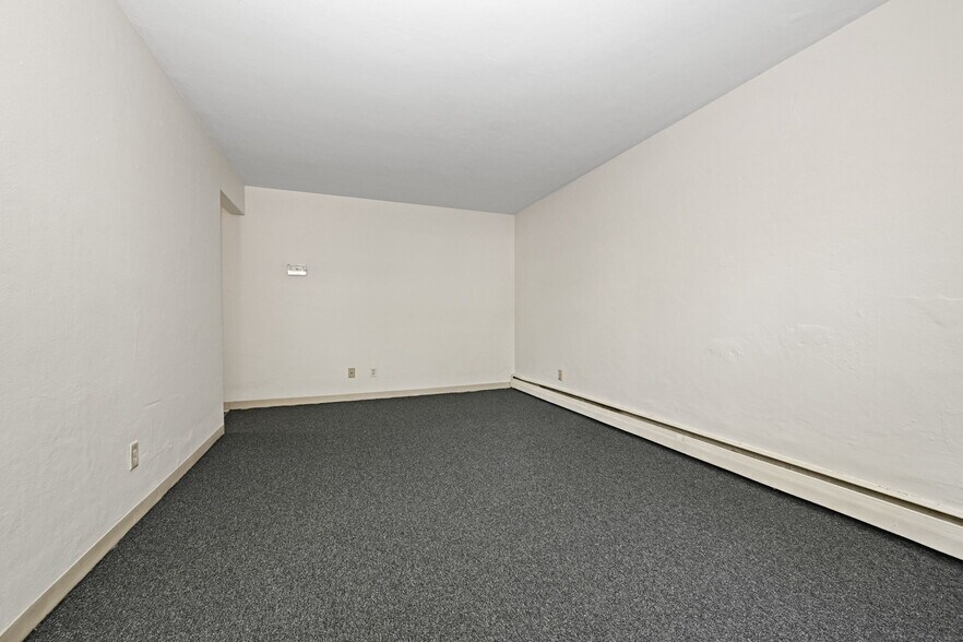 Building Photo - 515 5th St SE