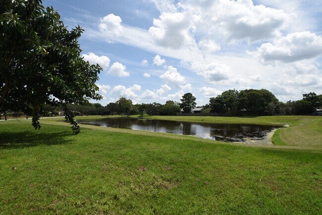 Building Photo - Beautiful Home in Alafaya Woods Totally Remodeled