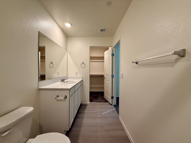 Building Photo - 3 BED 2.5 BATH 2 CAR GARAGE TOWNHOUSE W/ LOFT FOR RENT!!!