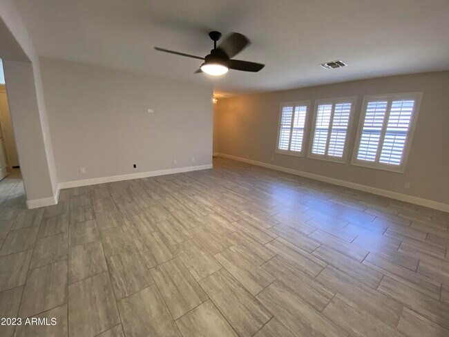 Building Photo - 10541 W Angels Ln