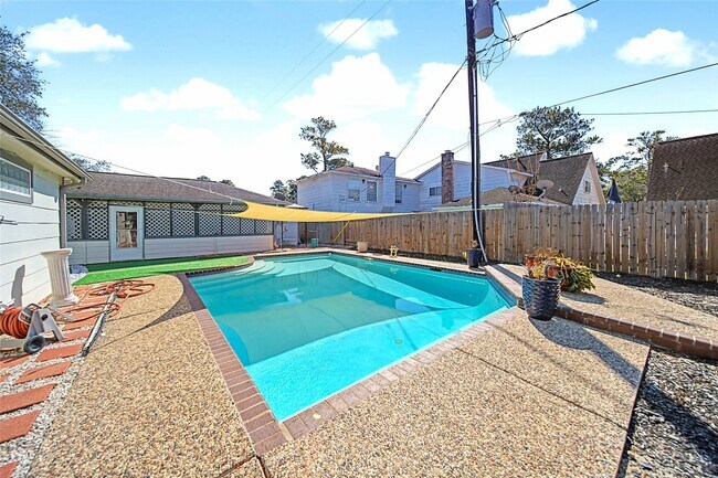 Building Photo - 11703 Parkriver Dr