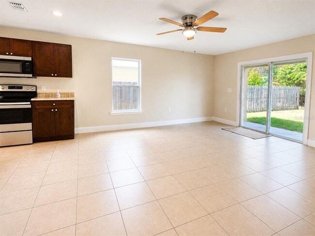Building Photo - 642 Heraldo Ct