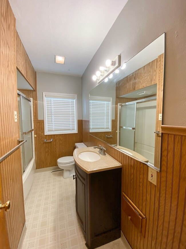 Building Photo - 3 Bedroom House for Rent!