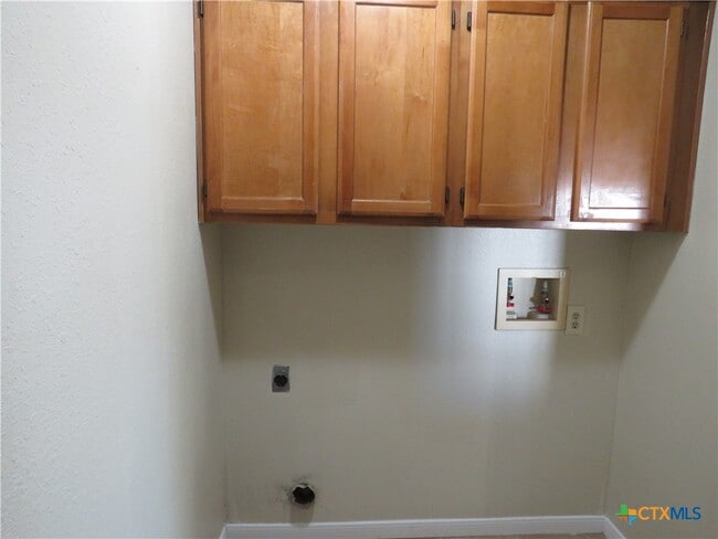 Building Photo - 1807 Cedarhill Dr