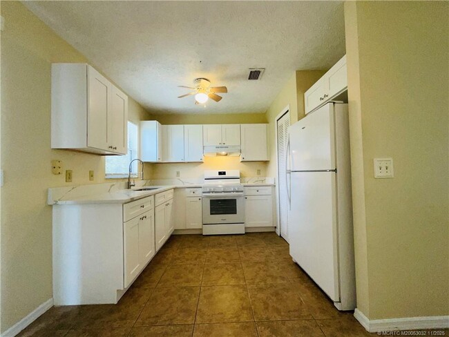 Building Photo - 2010 SW Beauregard St