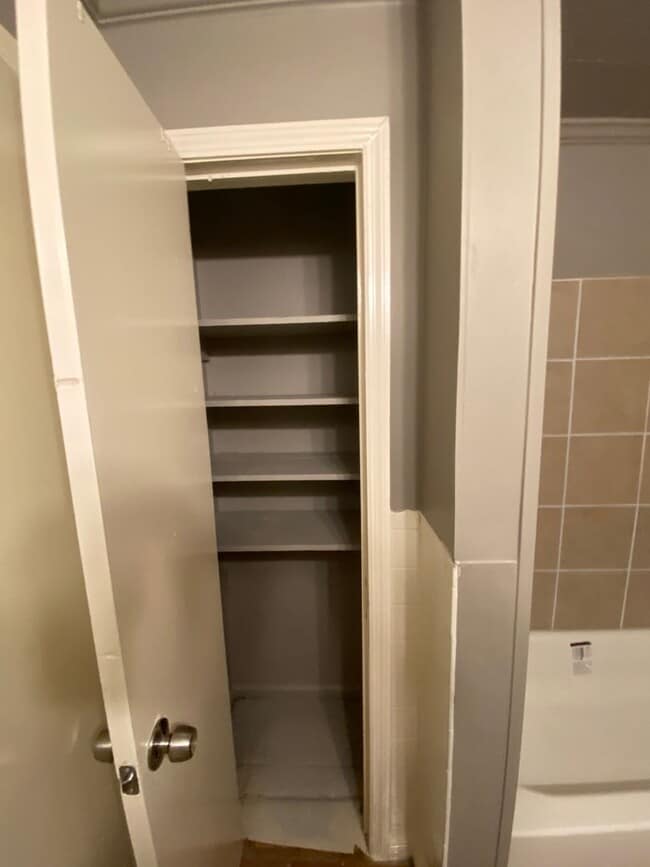 Building Photo - JANUARY MOVE IN SPECIAL!! FIRST MONTH FREE!