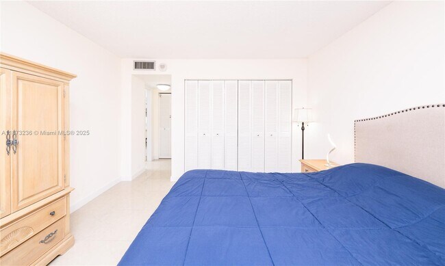 Building Photo - 1833 S Ocean Dr