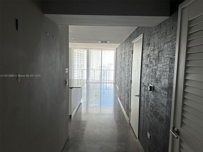 Building Photo - 68 SE 6th St