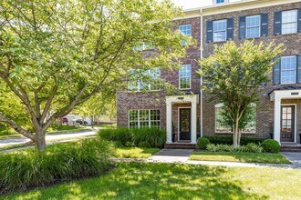 Building Photo - Welcome to this charming end unit townhome