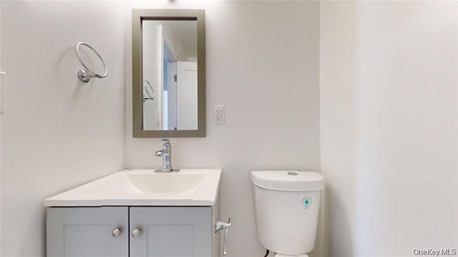 Building Photo - 549 Ashford St